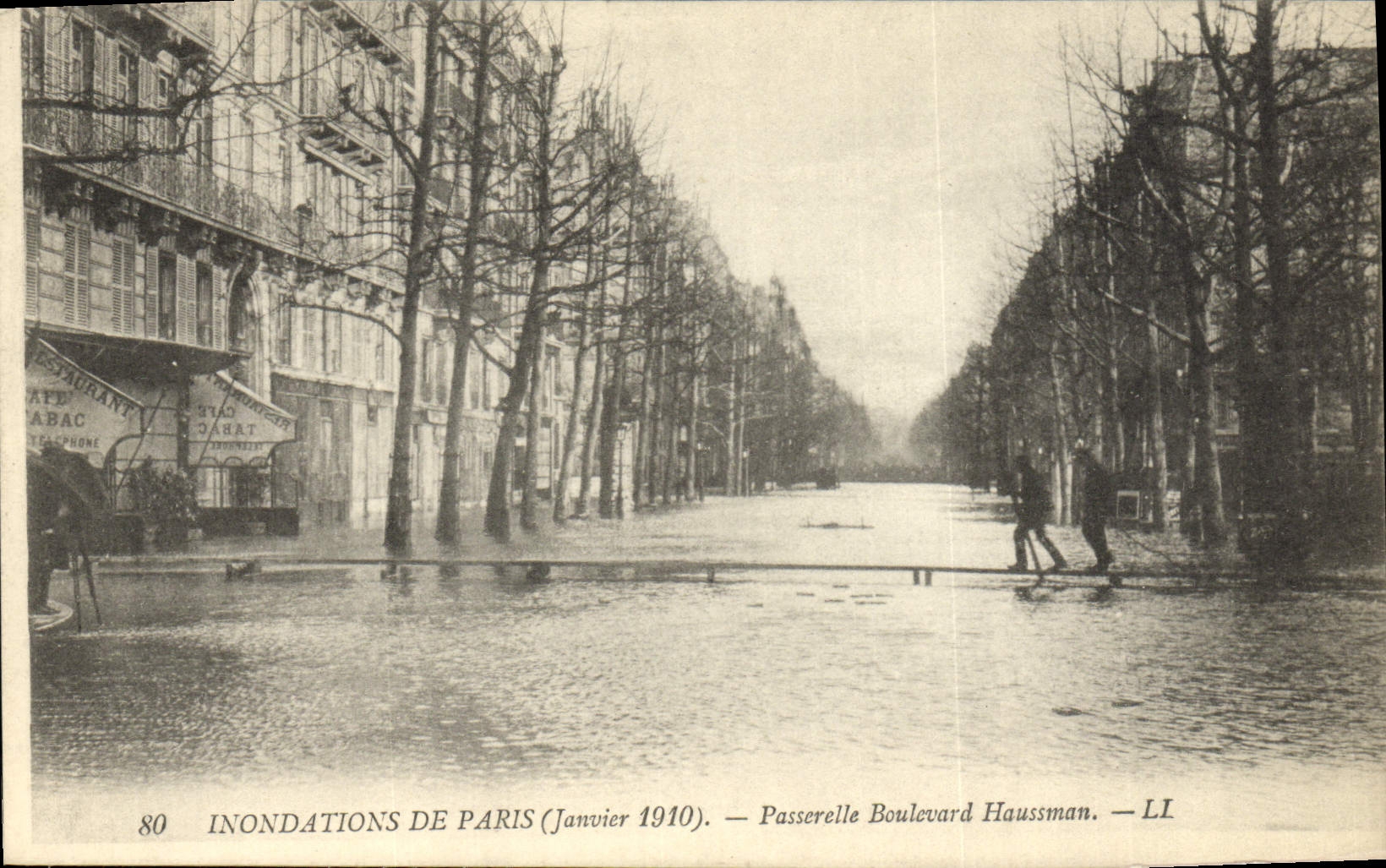 CPA Inondations De Paris Passerelle Boulevard Haussmann