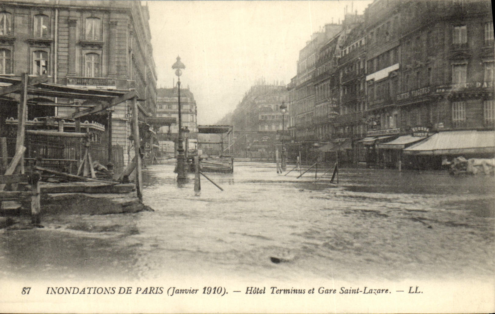 CPA Inondations De Paris Hotel Terminus Et Gare Saint Lazare