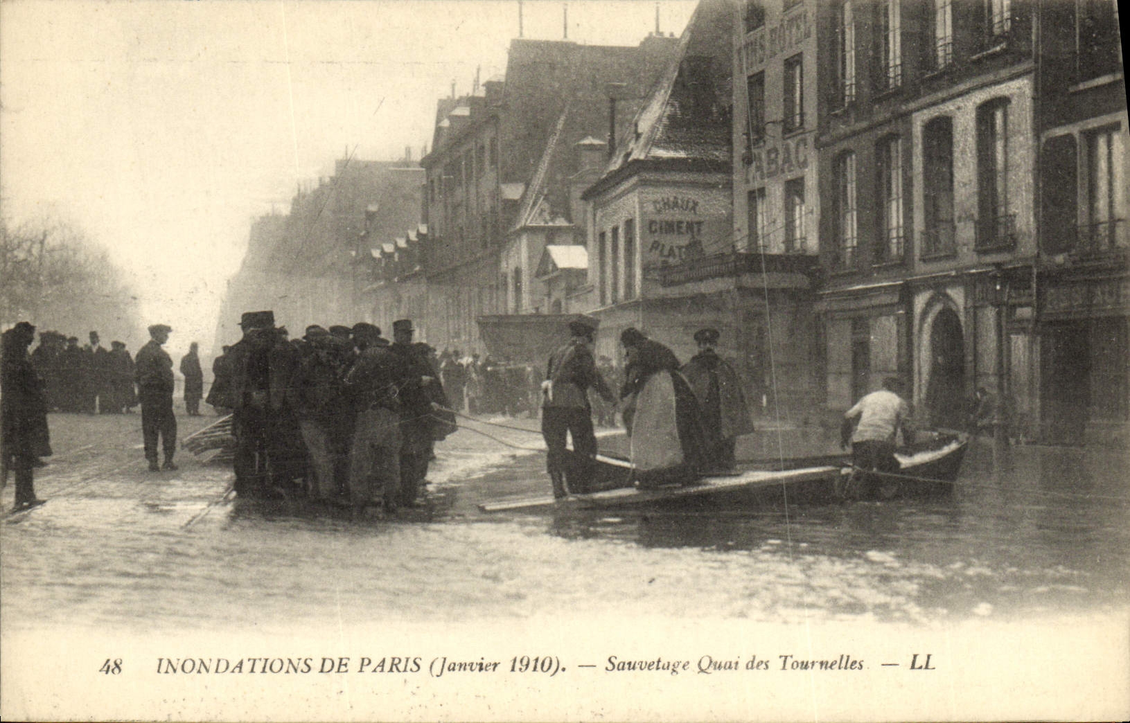 CPA Inondations De Paris Sauvetage Quai Des Tournelles