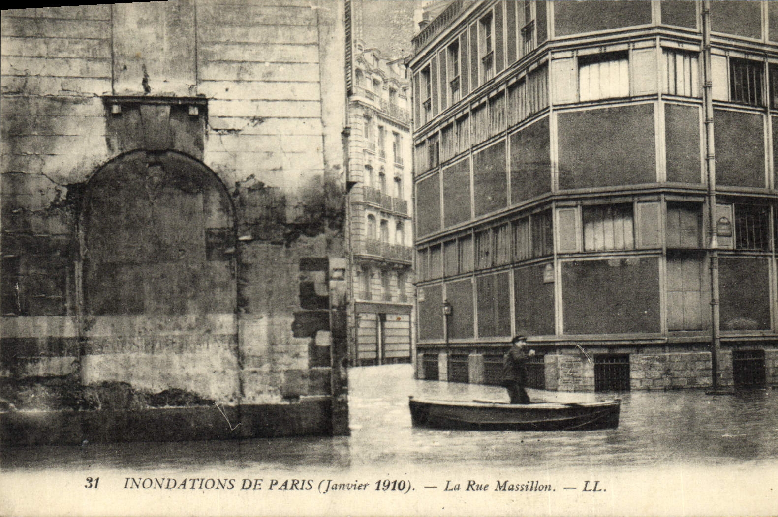 VINTAGE POSTCARD Floods Of Paris the Street Massillon