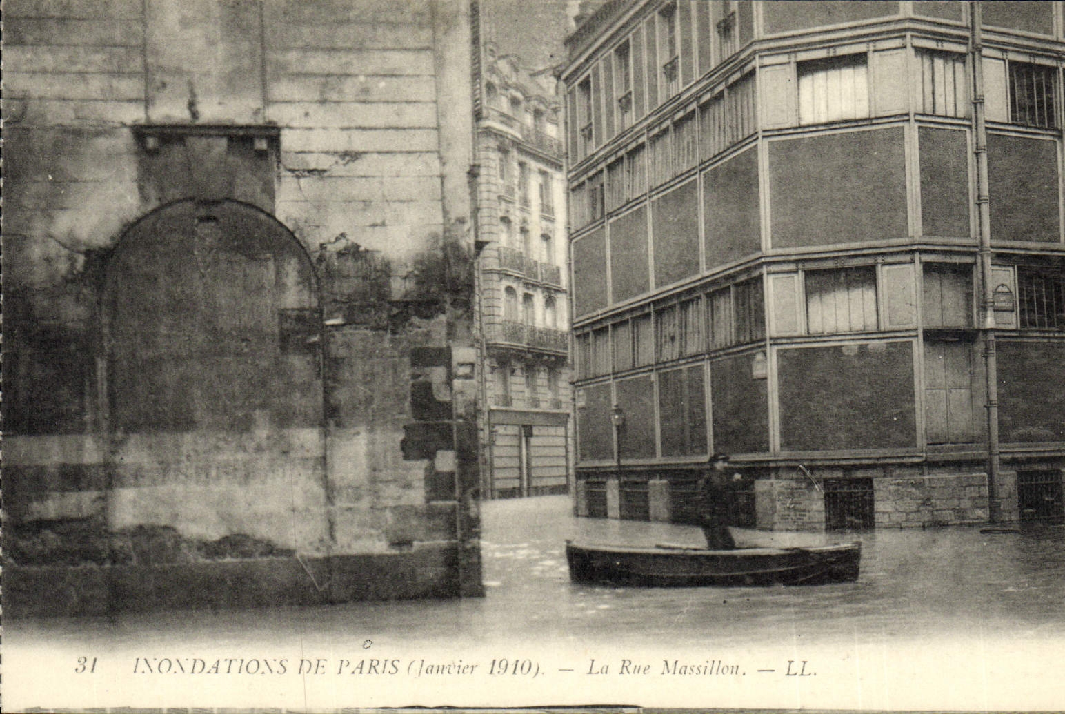CPA Inondations De Paris La Rue Massillon