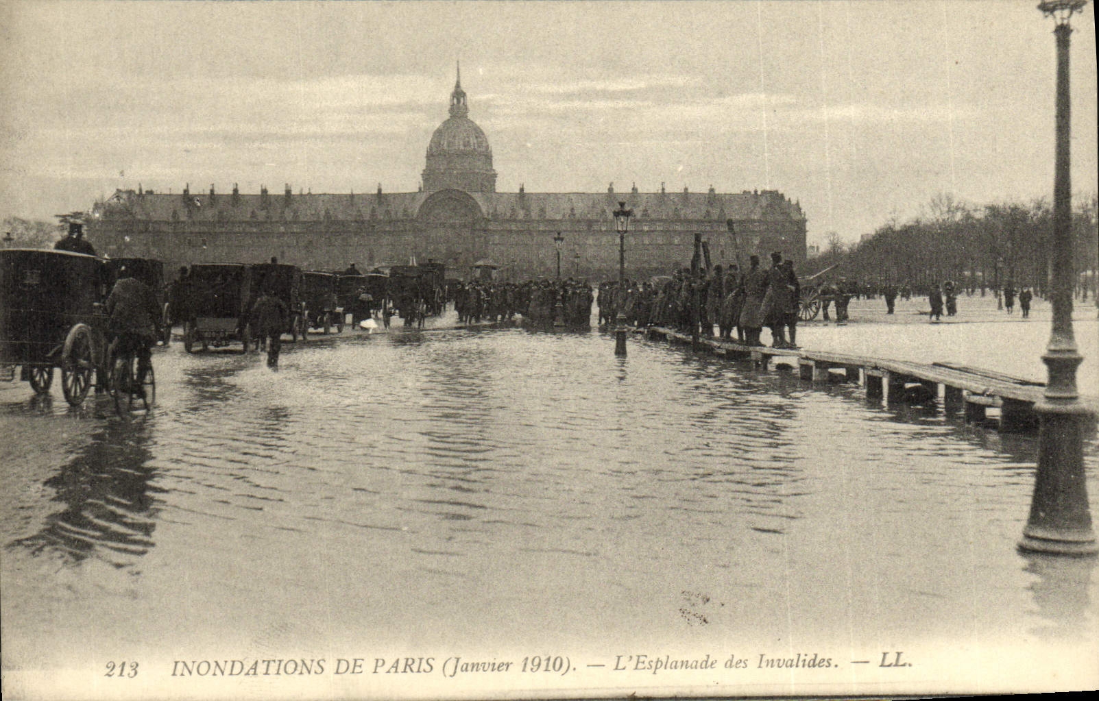 VINTAGE POSTCARD Floods Of Paris the Esplanade Of the Invalids