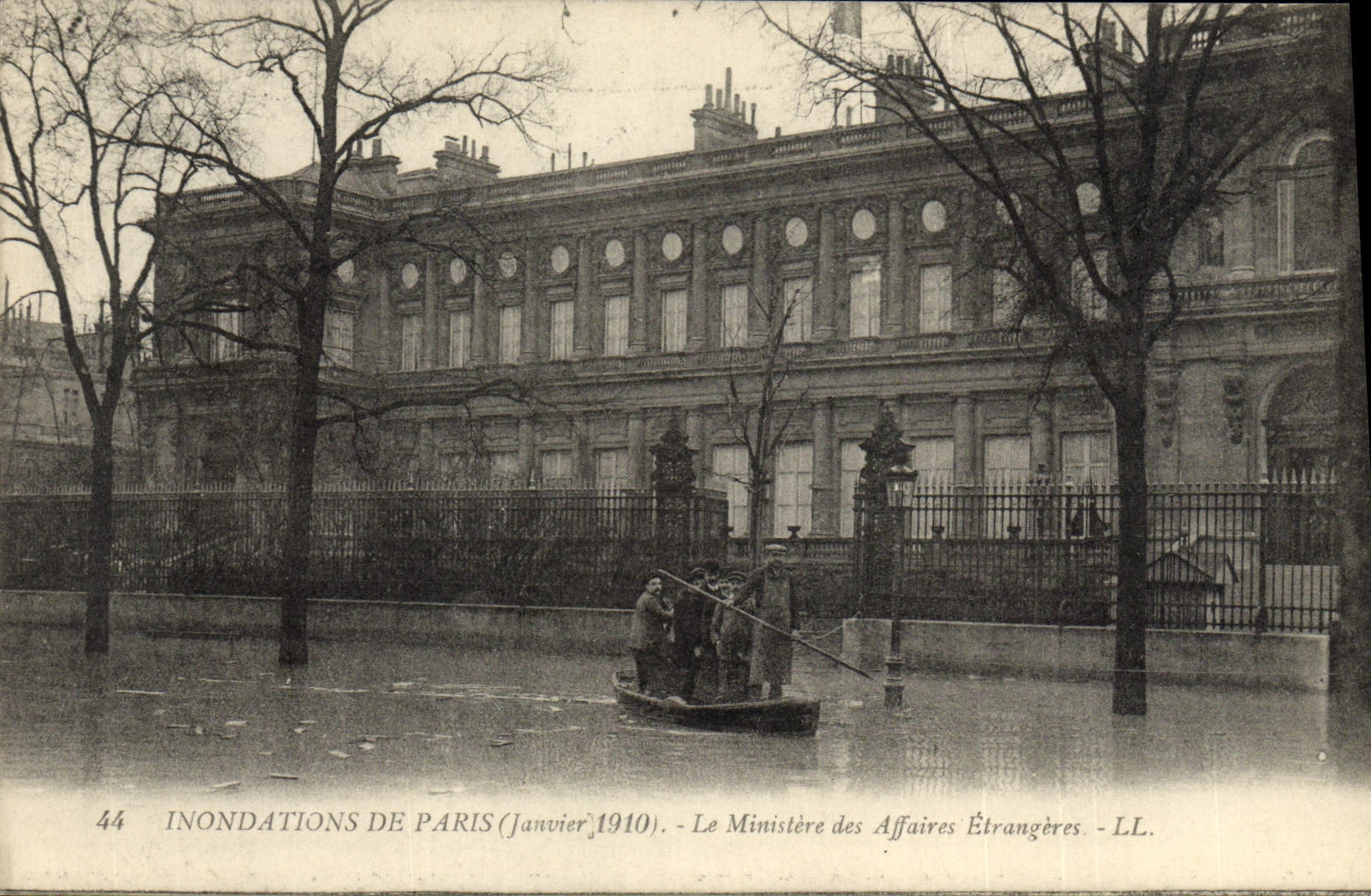 CPA Inondations De Paris Le Ministere Des Affaires Etrangeres