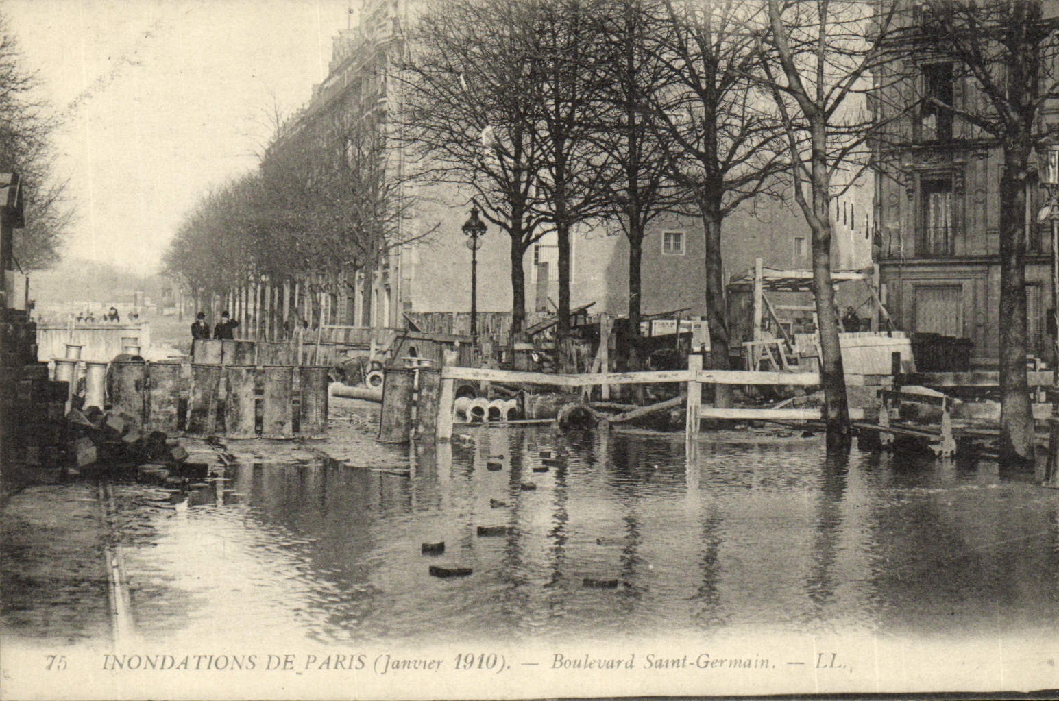 CPA Inondations De Paris Boulevard Saint Germain