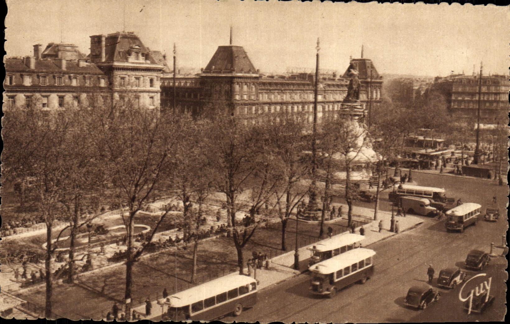CPA Paris Et Ses Merveilles Place De La Republique