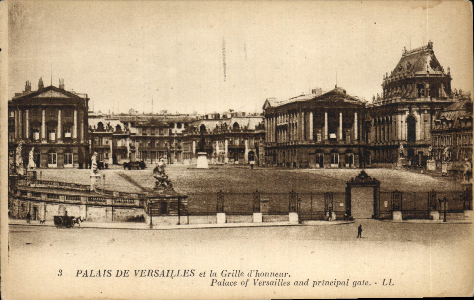 CPA Palais De Versailles Et la Grille D'Honneur 