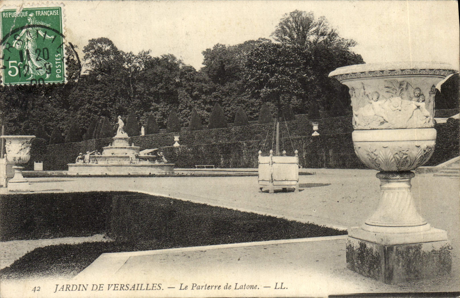 Jardín de la POSTAL de la VENDIMIA de Versalles el piso De Latone