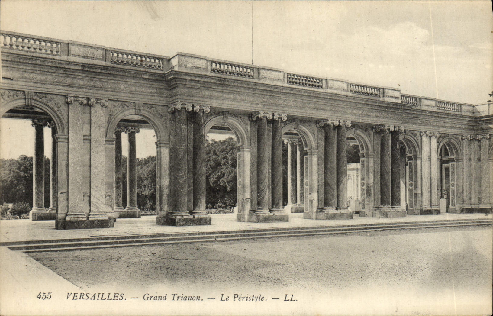 CPA Versailles Grand Trianon Le Peristyle