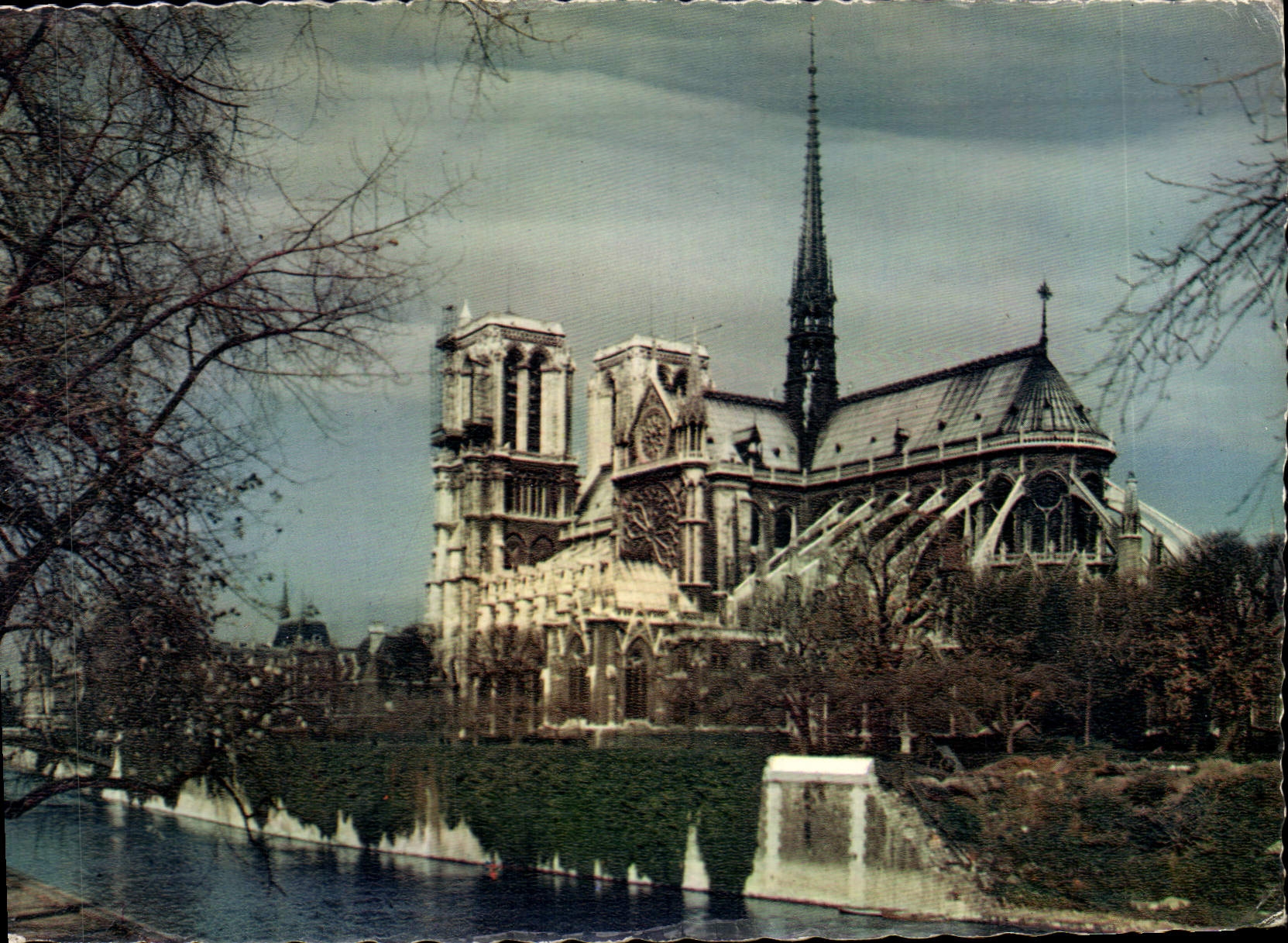MODERN CARD Paris the Apse Of Notre Dame