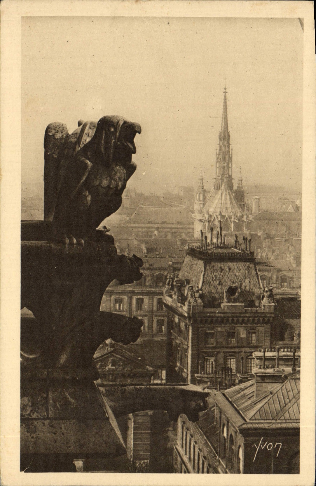 CPA Paris En Flanant Chimore De Notre Dame Et Seine Chapelle