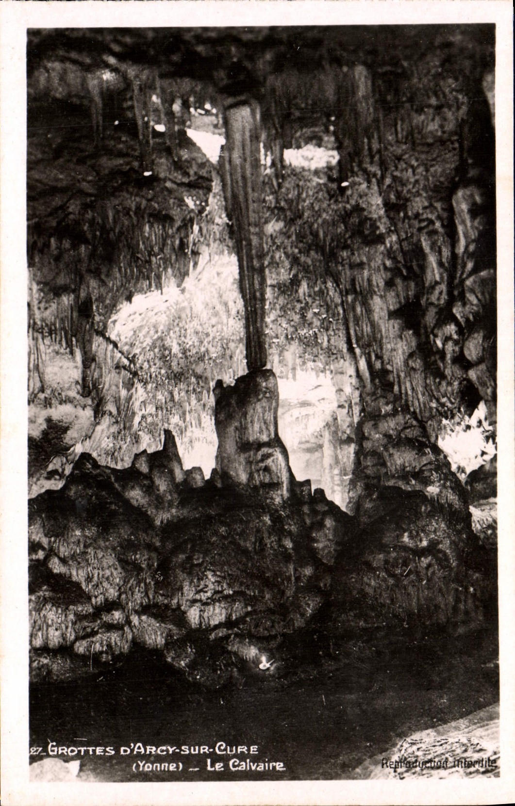 CPA Grottes d'Arcy Sur Cure Le Calvaire