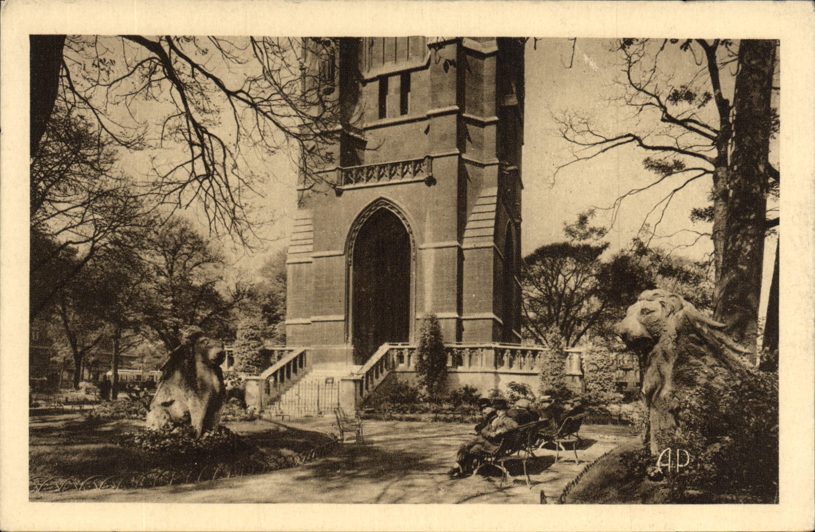 VINTAGE POSTCARD Paris the Public garden And the Entry Of the Tower Saint Jacques Lion