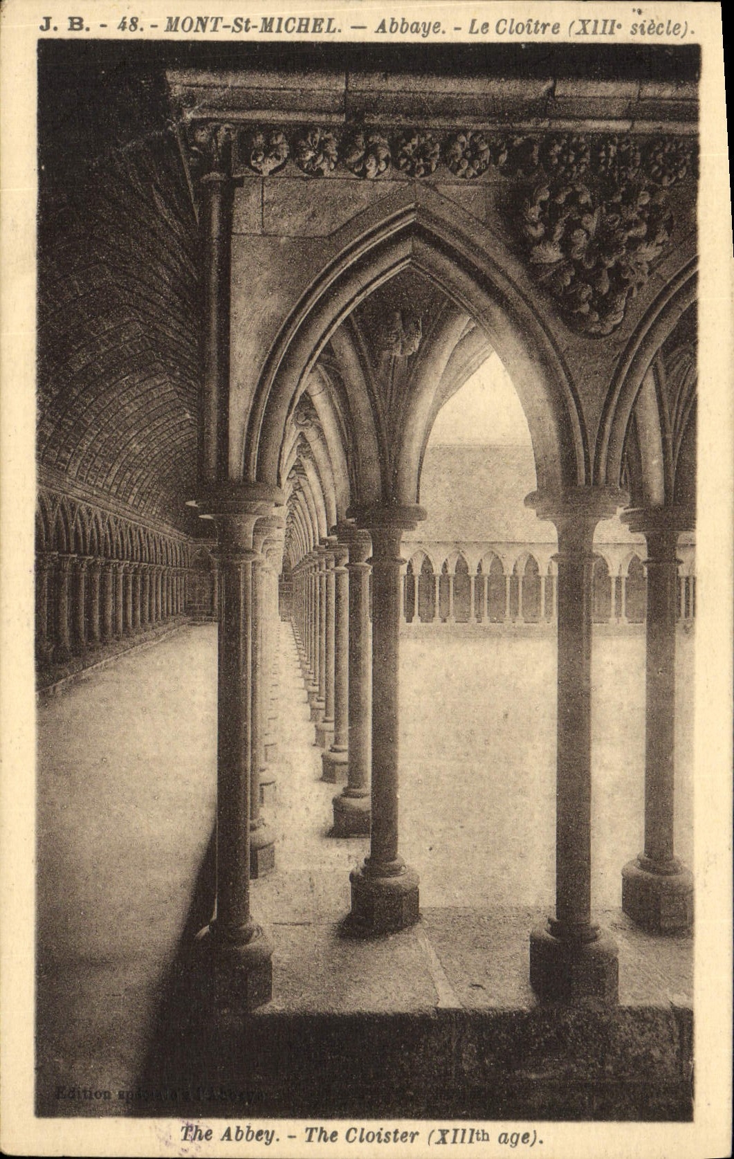 CPA Mont Saint Michel Abbaye Le Cloitre