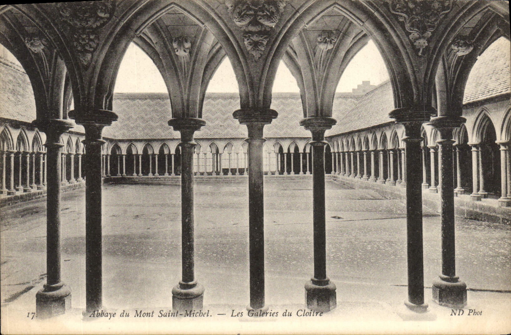 CPA Abbaye Du Mont Saint Michel Les Galeries Du Cloitre