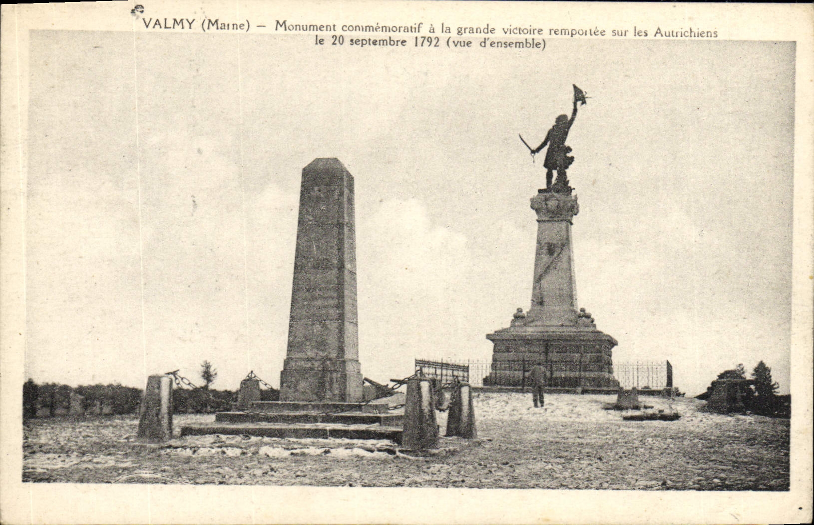 Monumento de Valmy de la POSTAL de la VENDIMIA con el remportee de la gran victoria sobre los els austriacos 1792