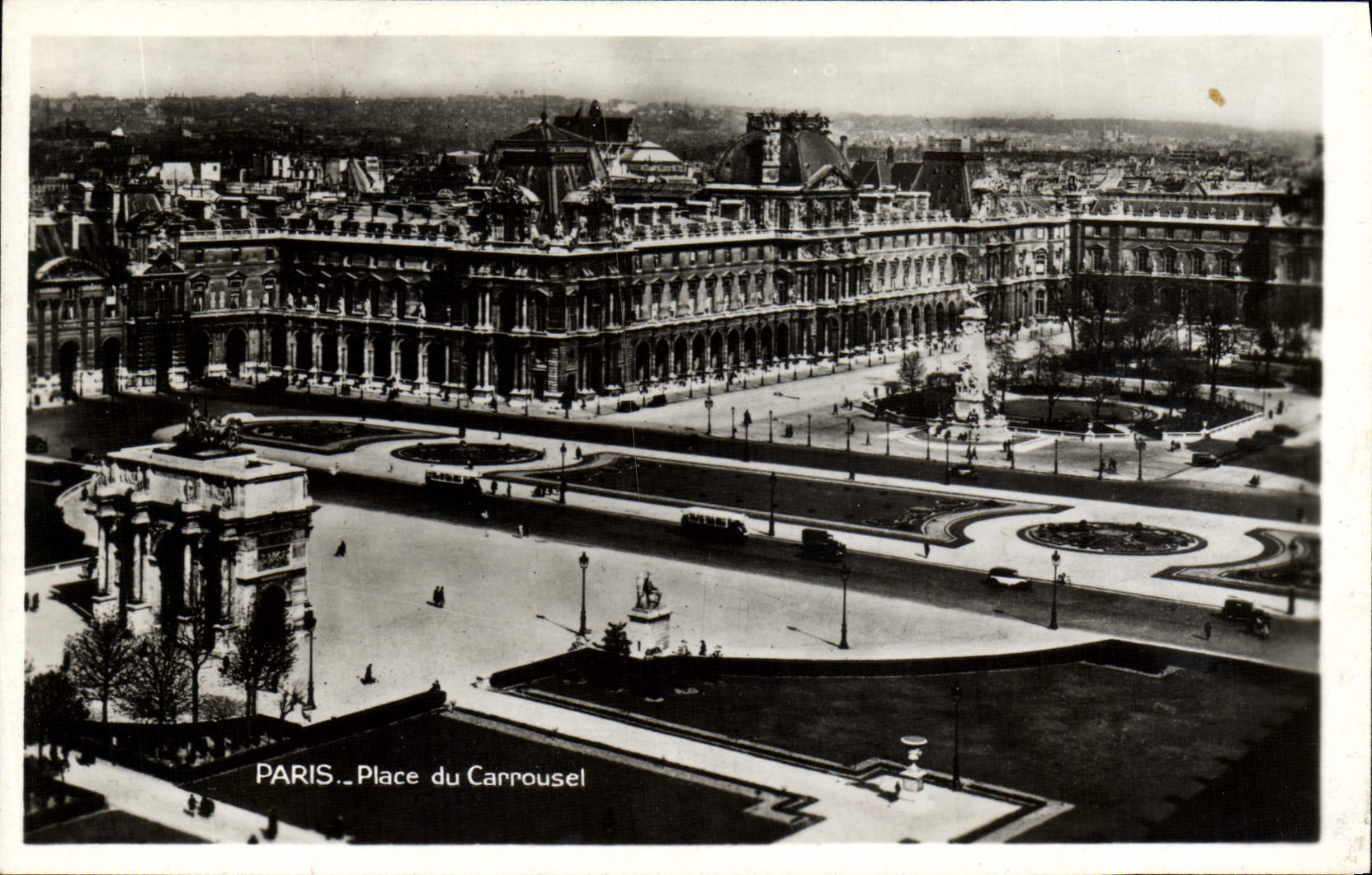 POSTAL MODERNA París coloca el carrusel