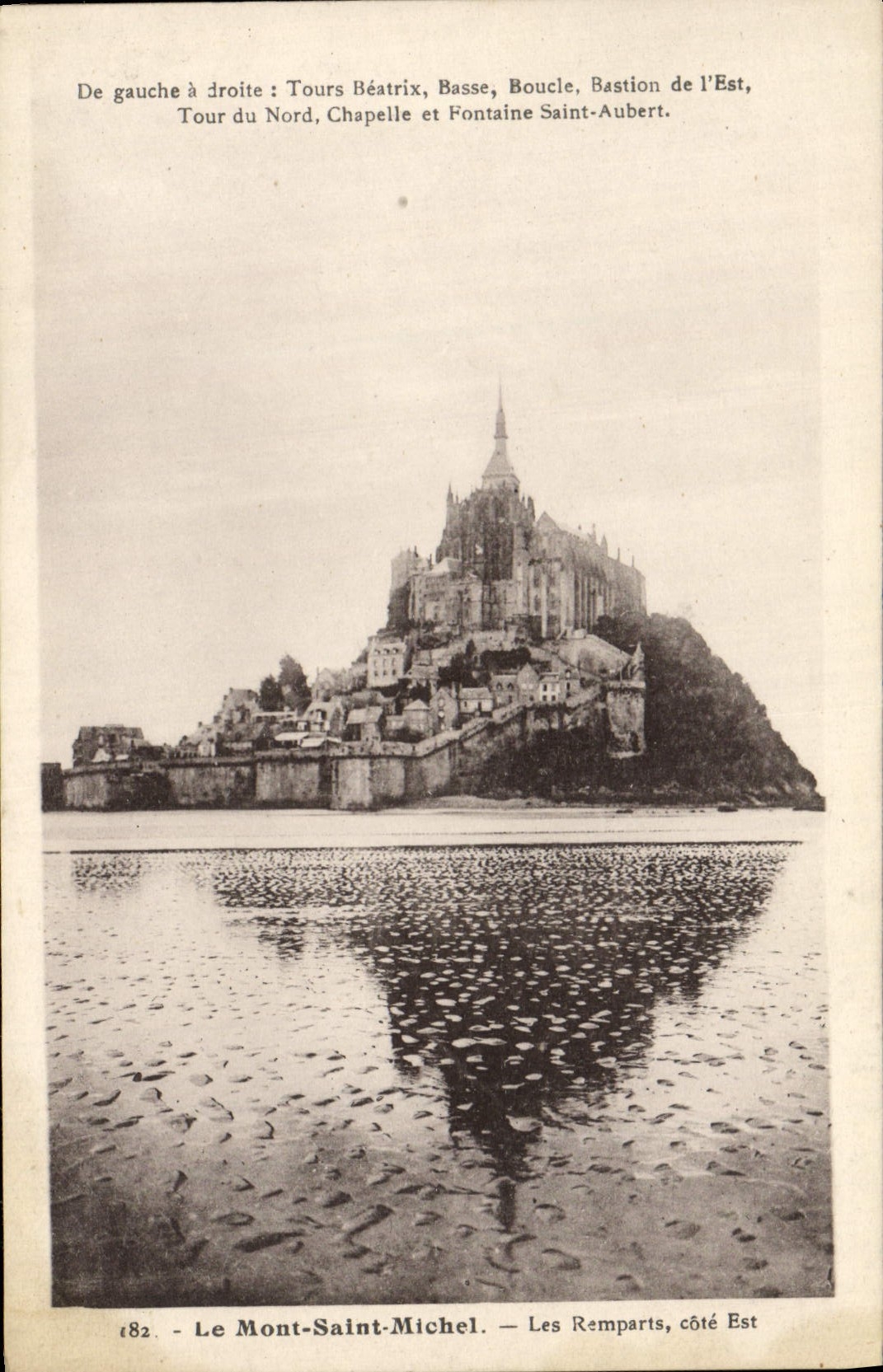 CPA Le Mont Saint Michel Les Remparts