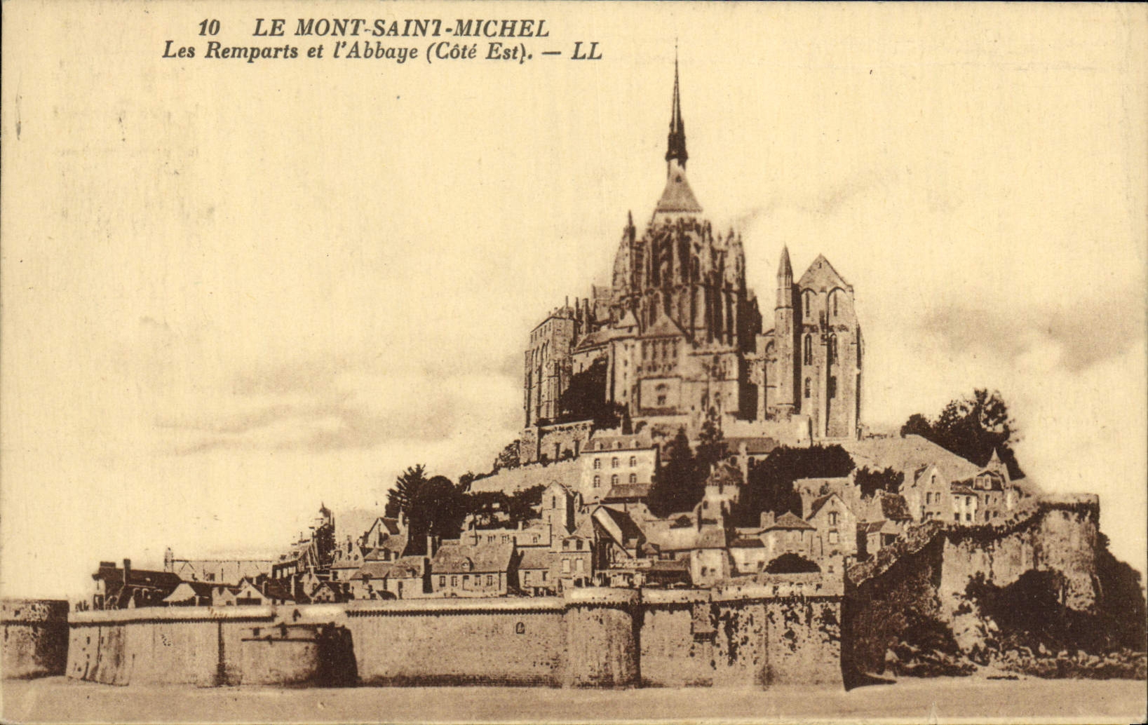 CPA Le Mont Saint Michel Les Remparts Et l'Abbaye