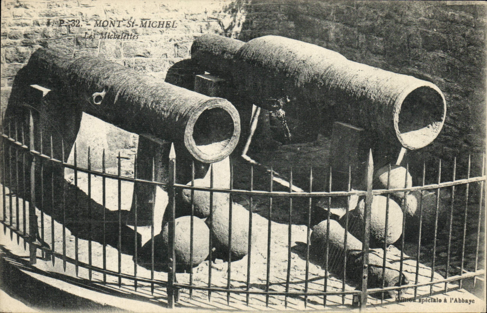 CPA Mont St Michel Les Michelettes Canons