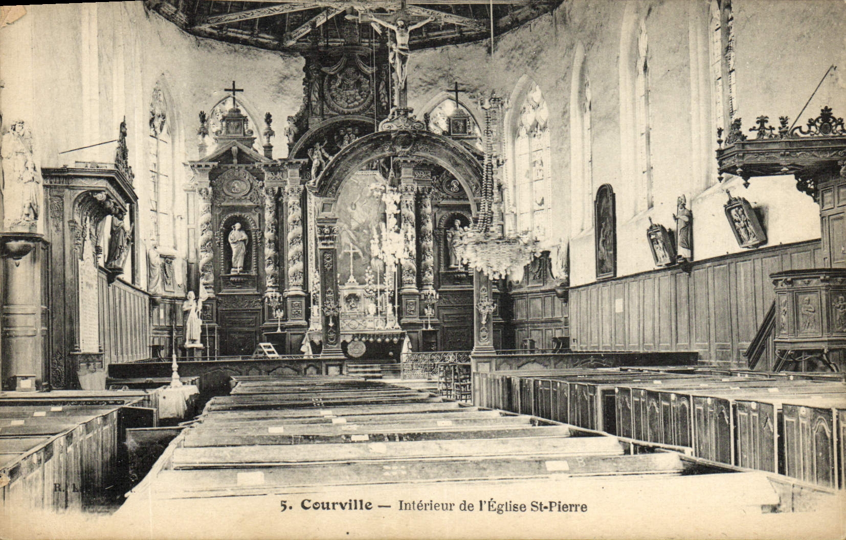 CPA Courville Interieur De L'Eglise St Pierre