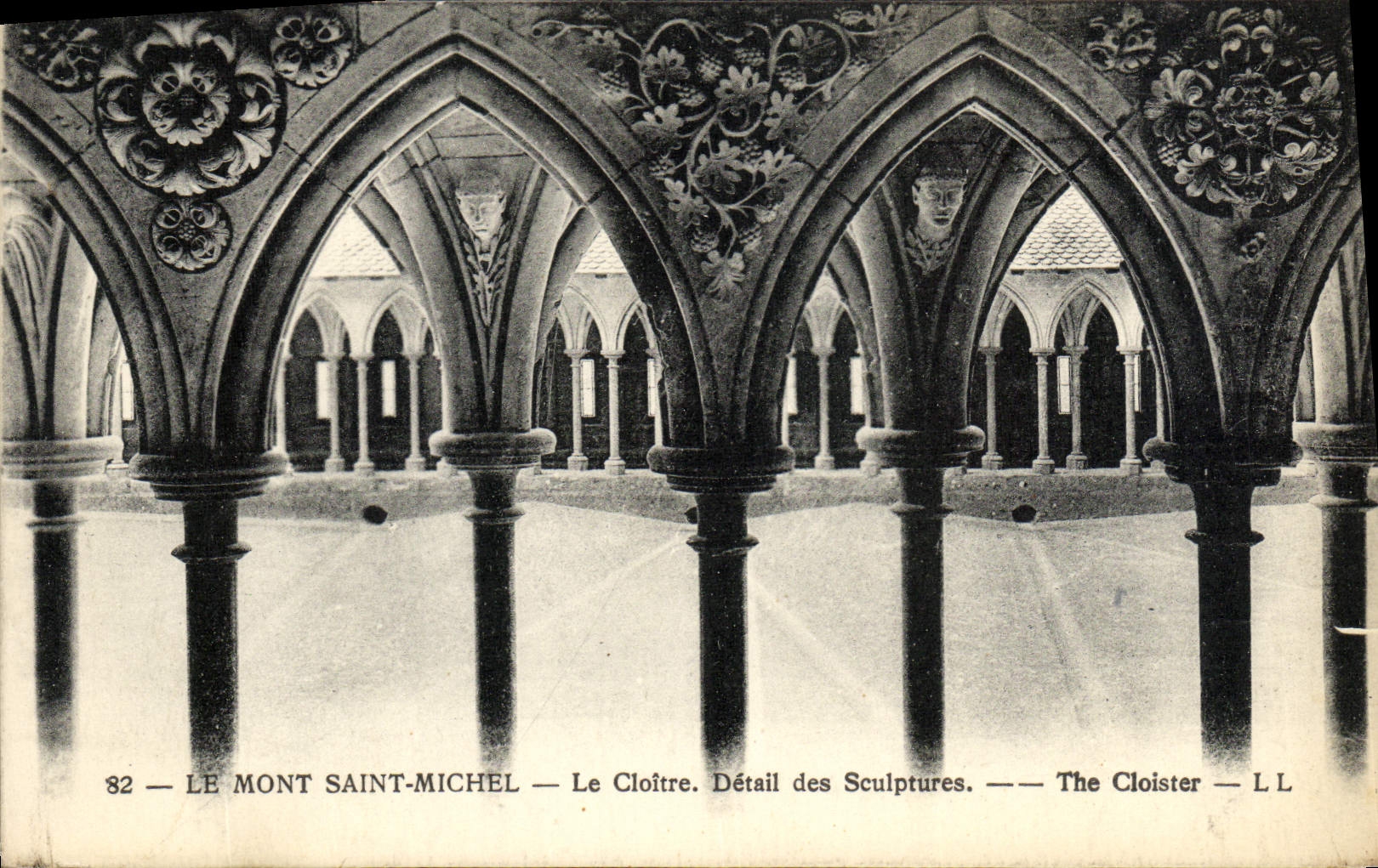 CPA Le Mont Saint Michel Le cloitre Detail Des Sculptures