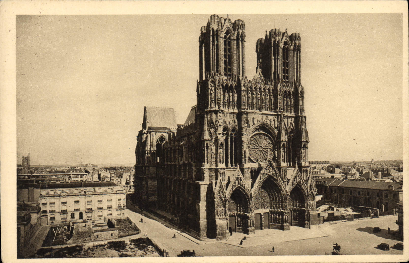 CPA La Douce France Reims La Cathedrale