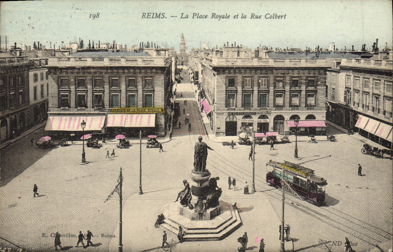 CPA Reims La Place Royale Et La Rue Colbert Tramway