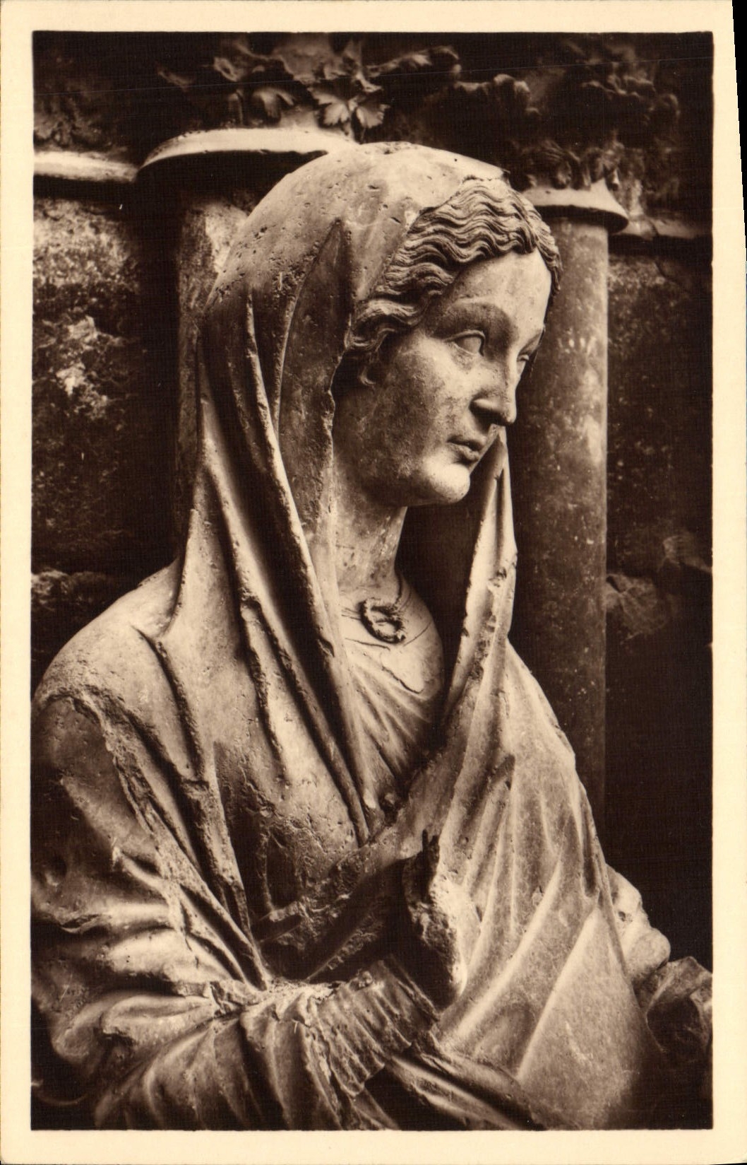 VINTAGE POSTCARD the Cathedral Of Rheims the Virgin Of the Group Of the Visitation Central Porch Of the Large Gate