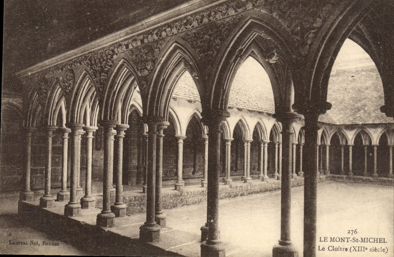 CPA Le Mont Saint Michel Le Cloitre