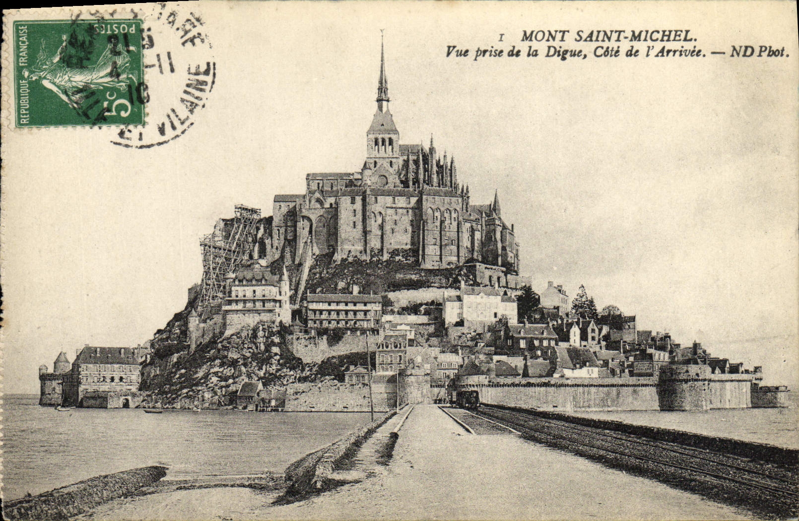 CPA Mont Saint Michel Vue Prise De La Digue