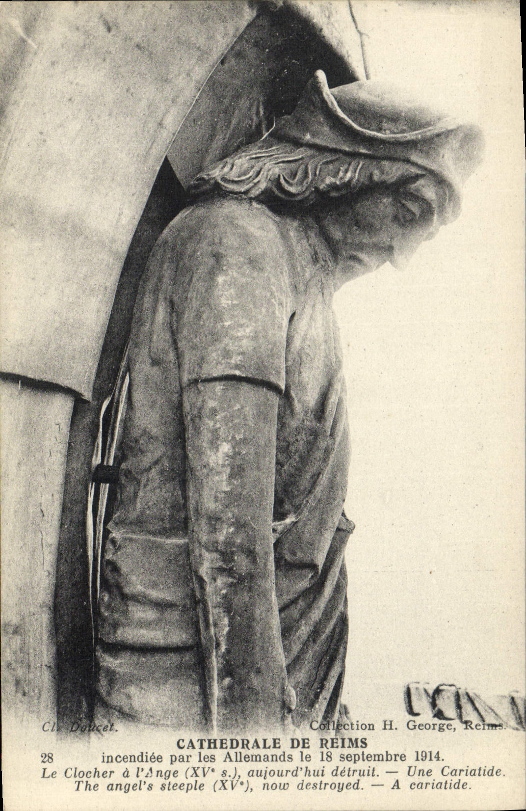 CPA Cathedrale De Reims Incendiee Par Les Allemands Le 18 septembre 1914 Le clocher a l'ange