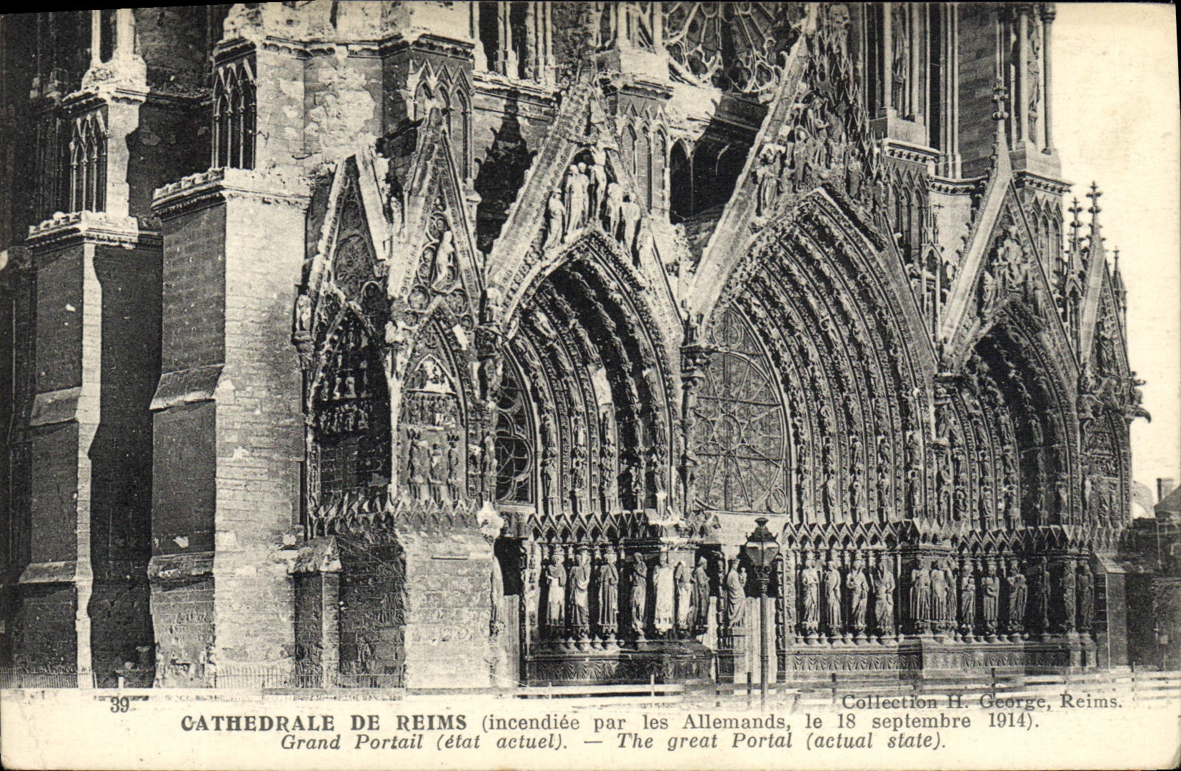 CPA Cathedrale De Reims incendiee Par Les Allemands Militaria