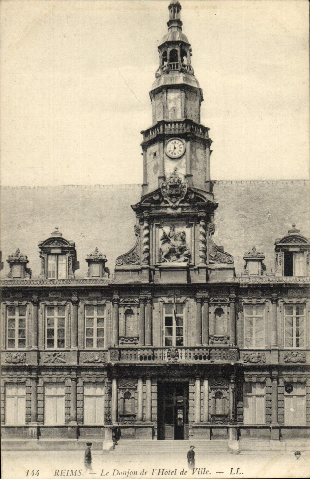 CPA Reims Le Donjon De l'Hotel De Ville