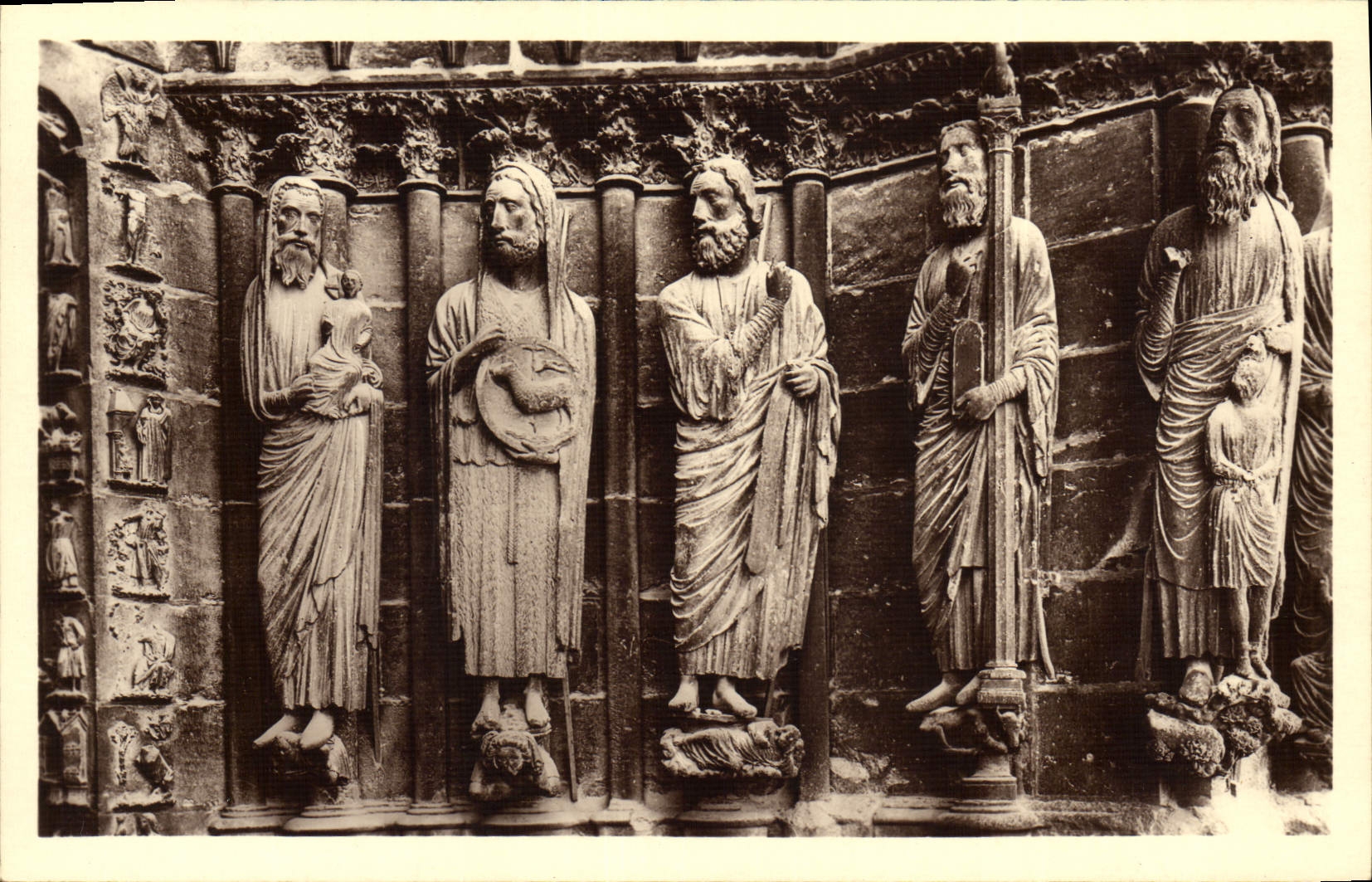 VINTAGE POSTCARD Cathedral Of Rheims Southern Splaying Of the Porch Of the Large Gate