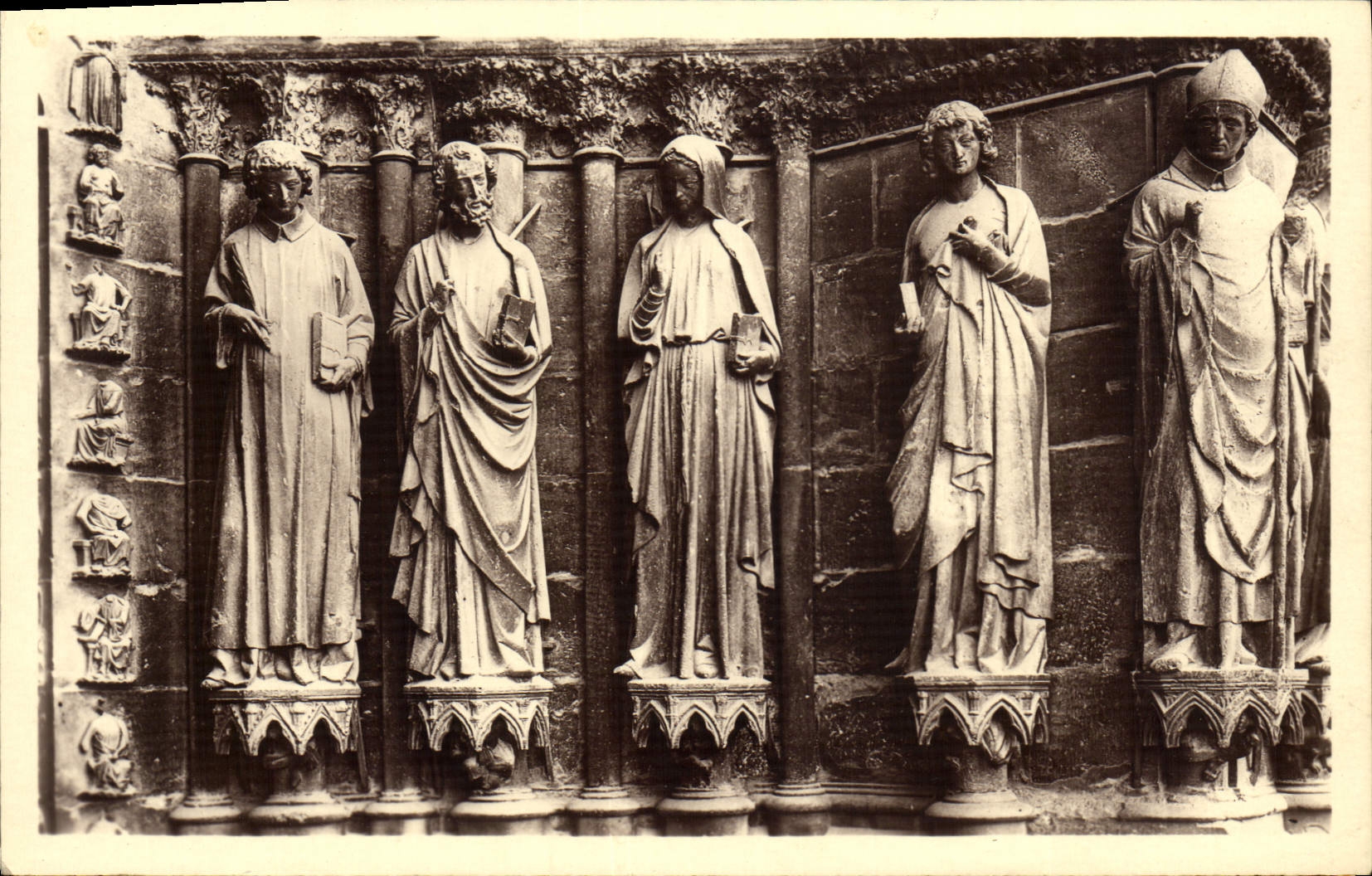 CPA Cathedrale De Reims Ebrasement Sud Du Porche Nord Du Grand Portail