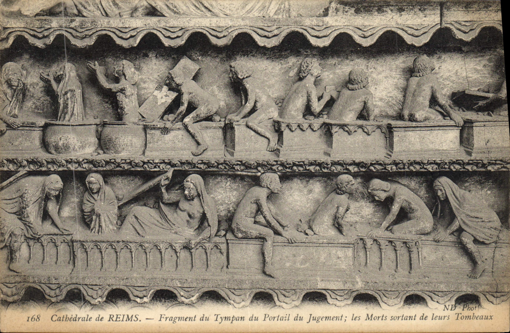 CPA Cathedrale De Reims Fragment Du Tympan Du Portail Du Jugement Les morts sortant de leurs tombeaux