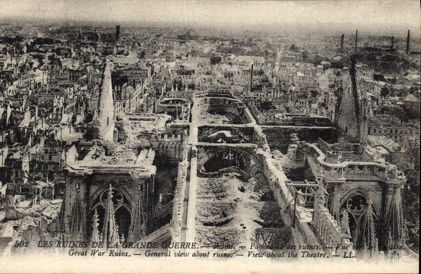 CPA Les Ruines De La Grande Guerre Reims Militaria Vue vers le theatre