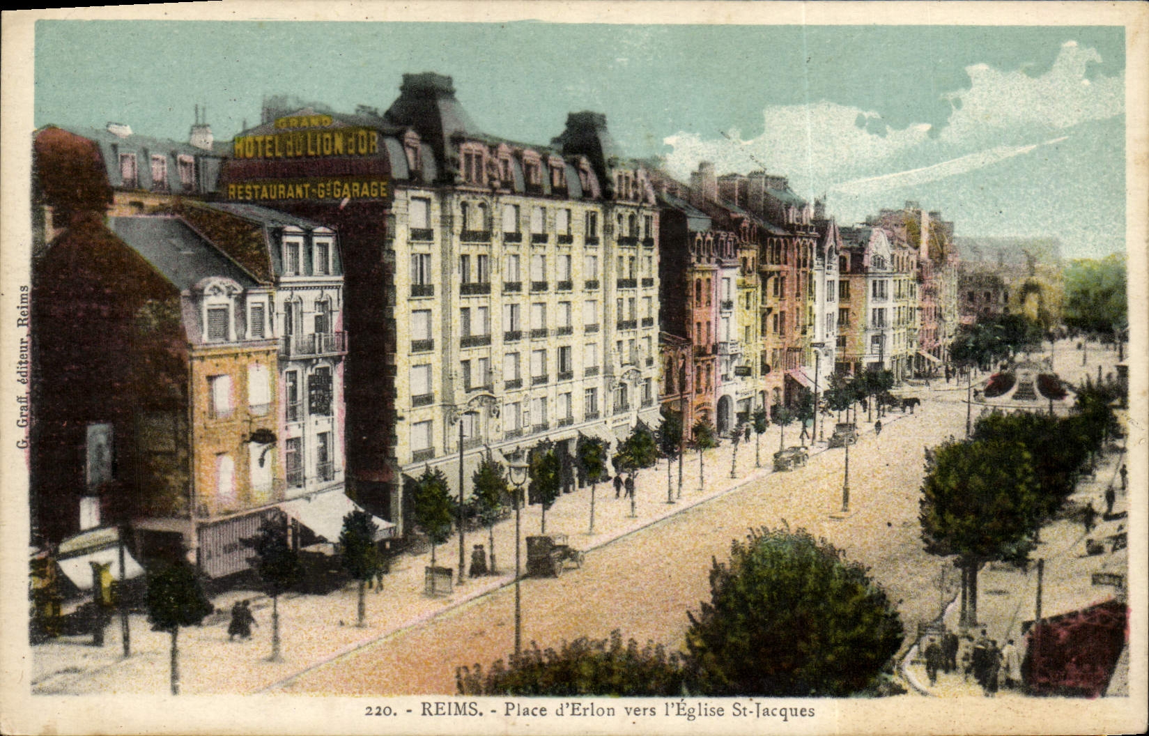 CPA Reims Place D'Erlon Vers l'Eglise St Jacques Hotel du Lion d'or