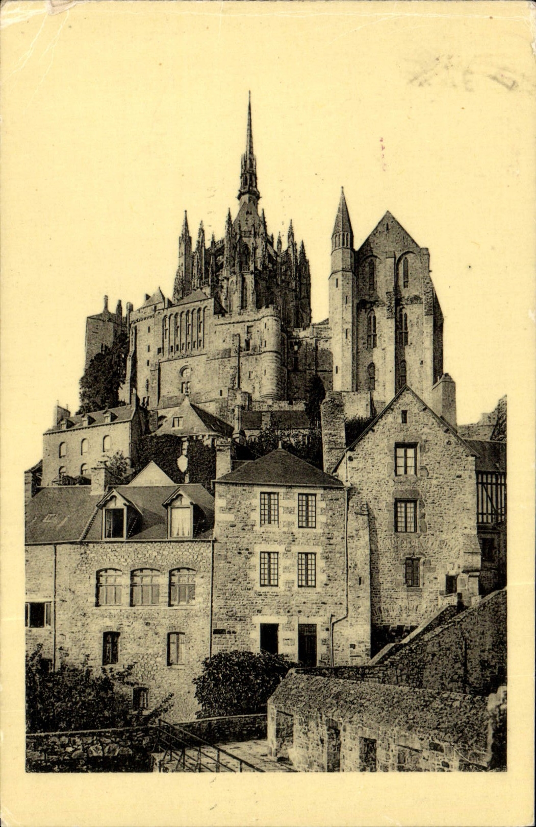 CPA Abbaye Du Mont Saint Michel Vue Prise Des Remparts