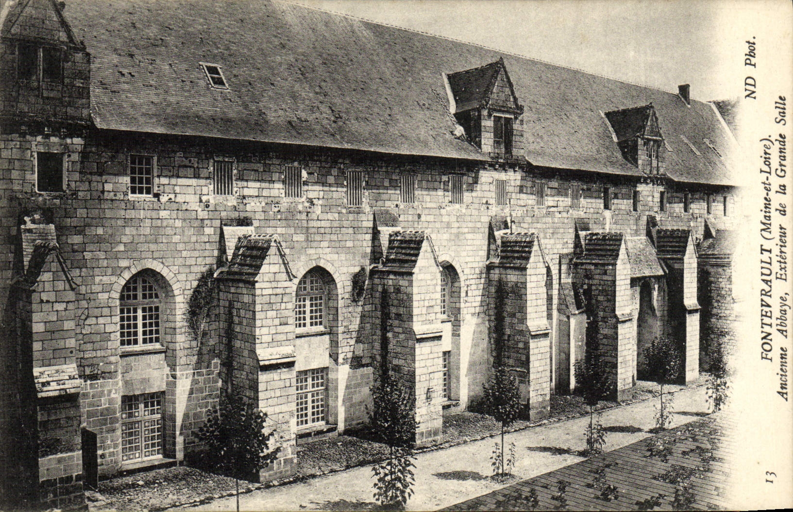 CPA Ancienne Abbaye Exterieur de la Grande Salle