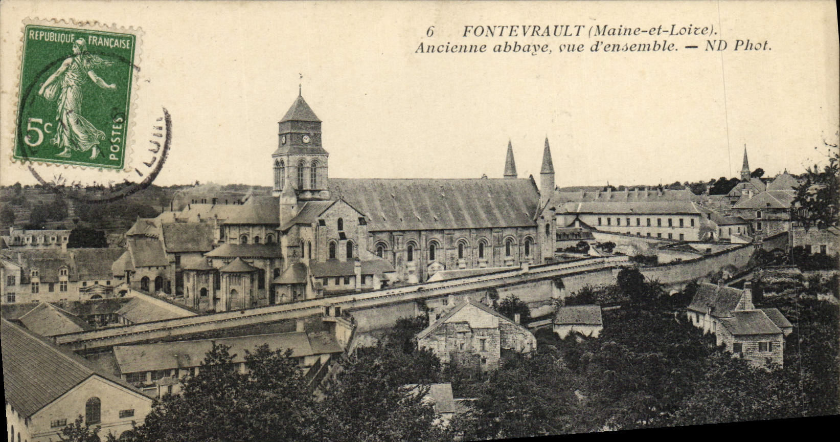 CPA Fontevrault Ancienne Abbaye Vue d'ensemble