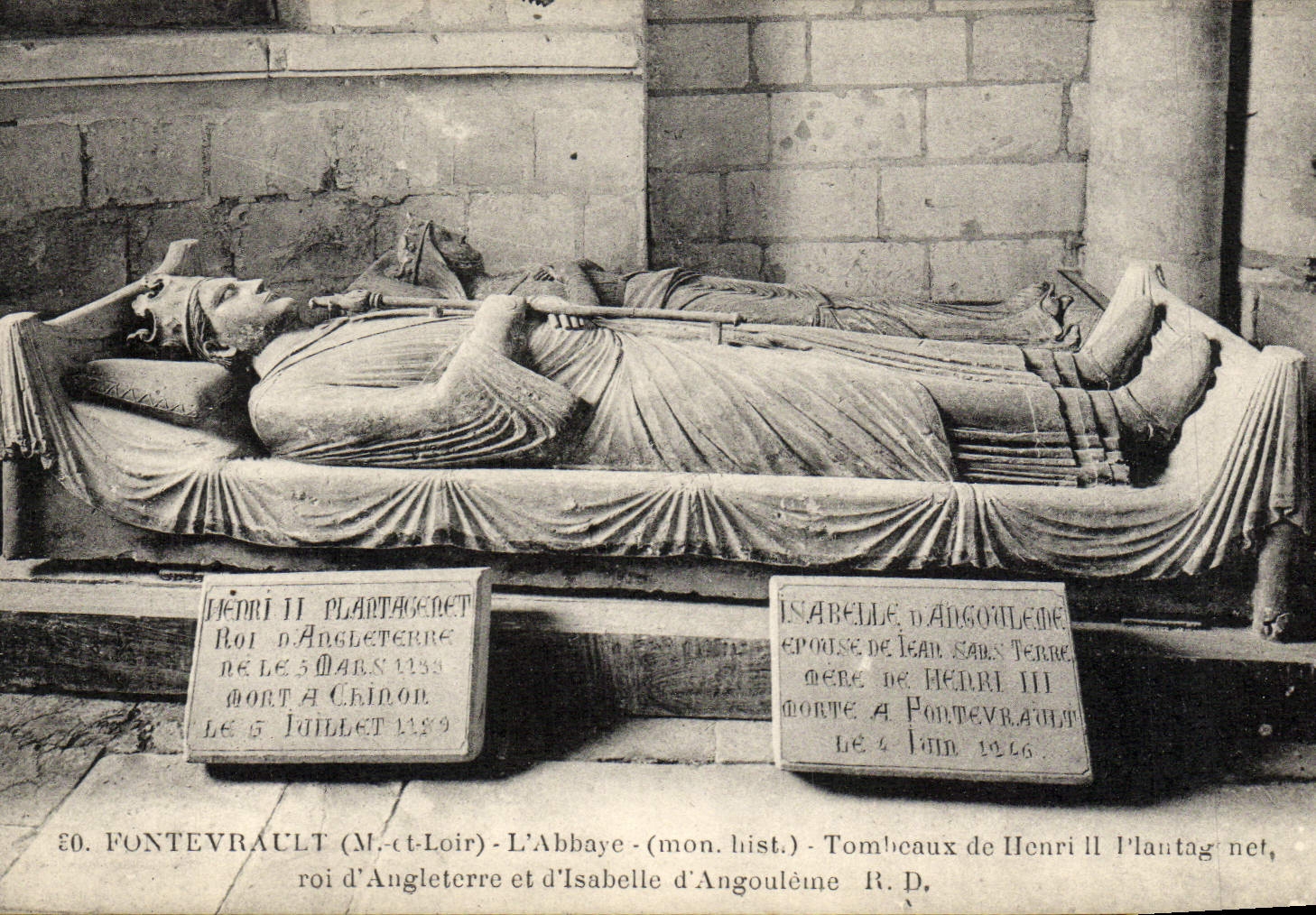 CPA Fontevrault Abbaye Tombeaux de Henri II Plantagenet roi d'Angleterre et d'Isabelle d'Angouleme