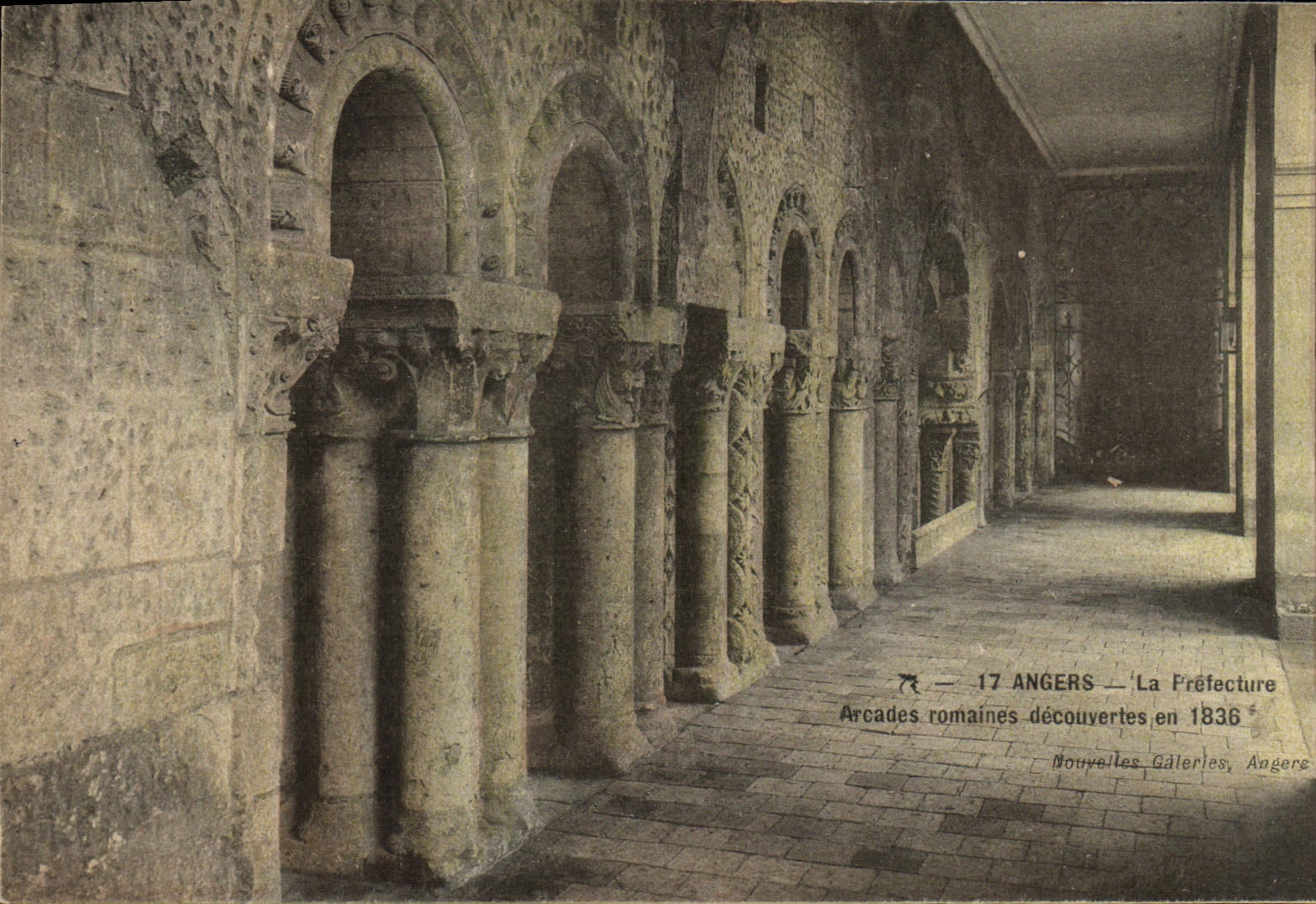CPA Angers La Prefecture Arcades romaines