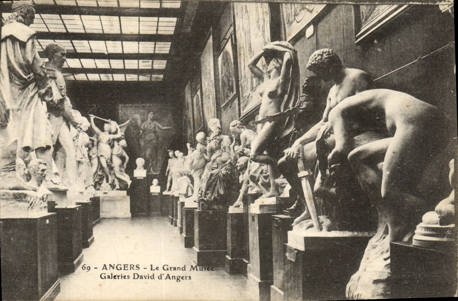 CPA Angers Le Grand Galeries David d'Angers