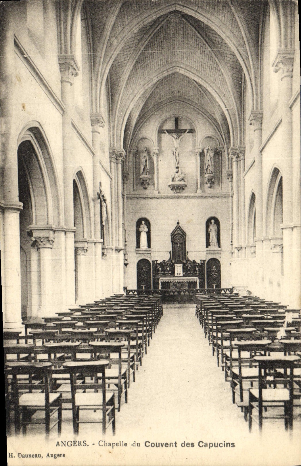 La POSTAL de la VENDIMIA encoleriza la cámara acorazada del convento de los capuchones