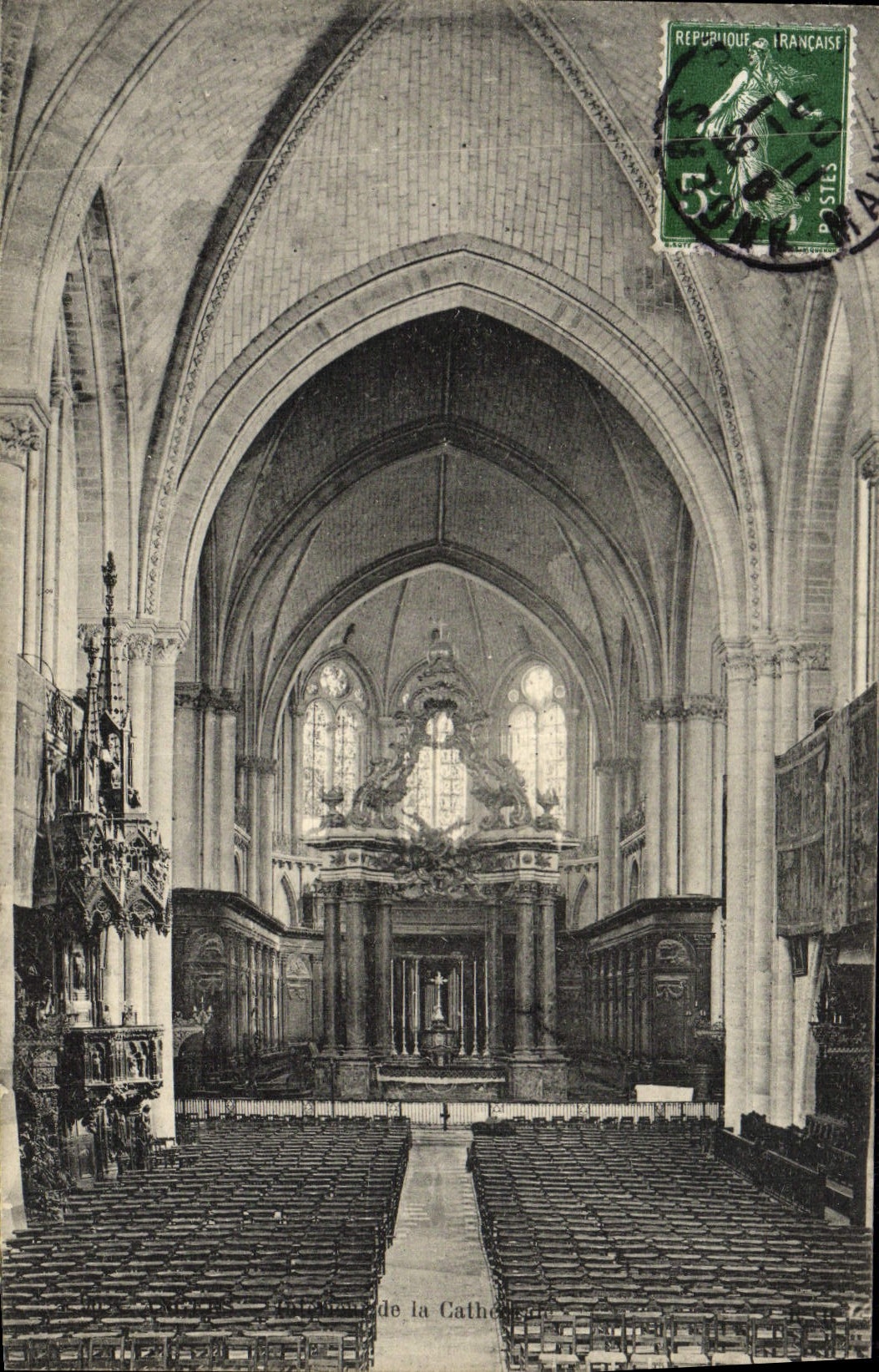 CPA Angers Interieur de la cathedrale
