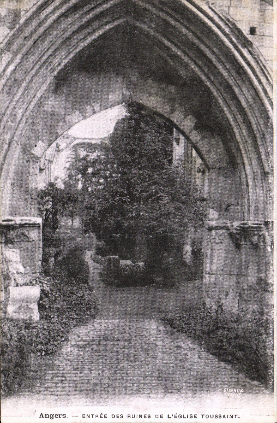 CPA Angers Entree Des Ruines De L'Eglise Toussaint