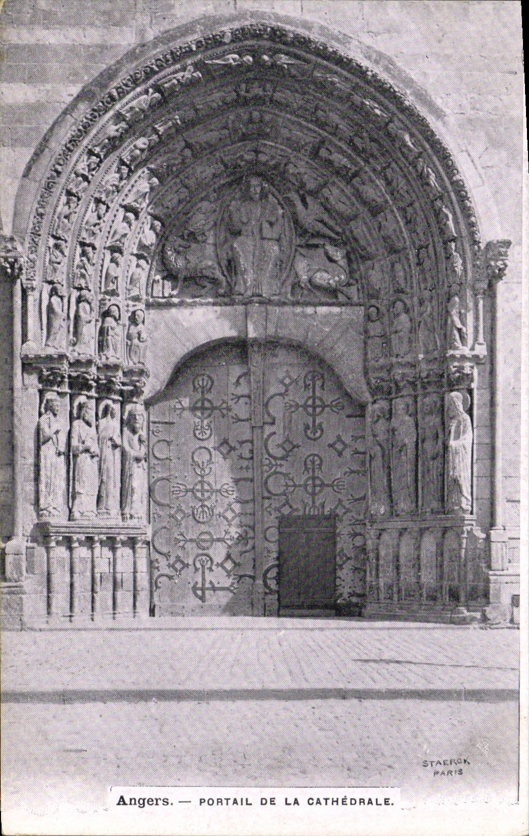 CPA Angers Portail De la Cathedrale