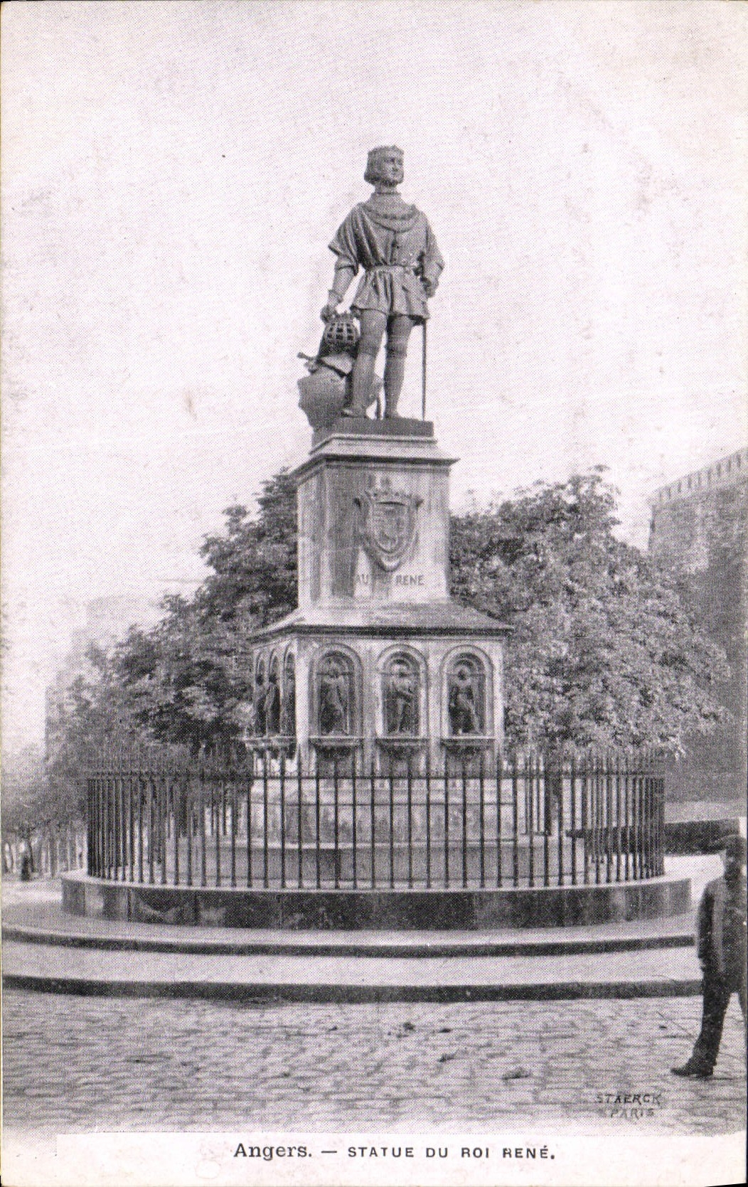 CPA Angers Statue Du Roi Rene