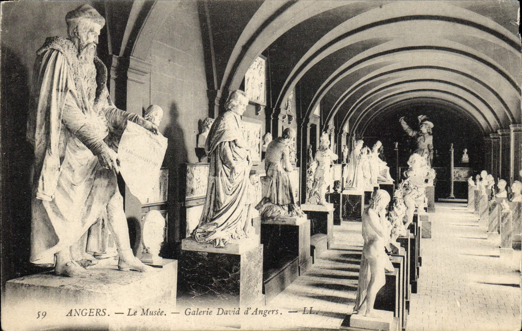 La POSTAL de la VENDIMIA encoleriza la galería David de encoleriza